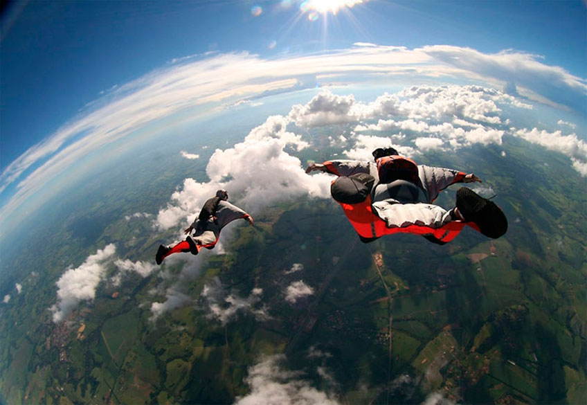 Recorde mundial de Wingsuit - vôo em distância.